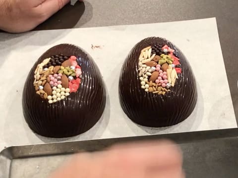 Oeuf de Pâques en chocolat avec inclusions - 28