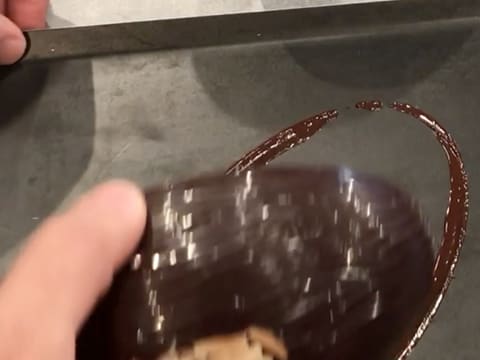 Oeuf de Pâques en chocolat avec inclusions - 32
