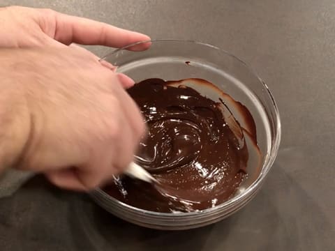 Oeuf de Pâques en chocolat avec inclusions - 4
