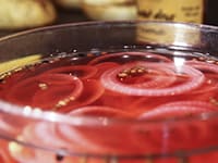 Oignons rouges en pickles