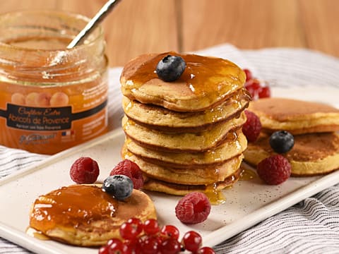 Obtention des pancakes mangue à la confiture d'abricots