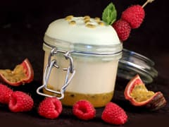 Pana Cotta en verrine et sa gelée passion, espuma menthe verte