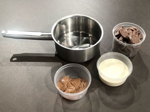 Tous les ingrédients nécessaires pour la réalisation de la pâte à tartiner maison