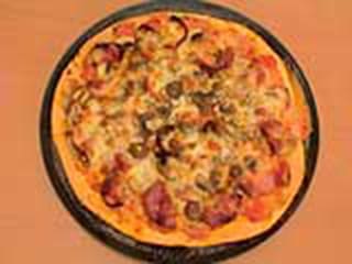 Pizza aux champignons et chorizo