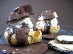 Profiteroles de foie gras, sauce chocolat