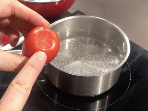 Une tomate sans pédoncule