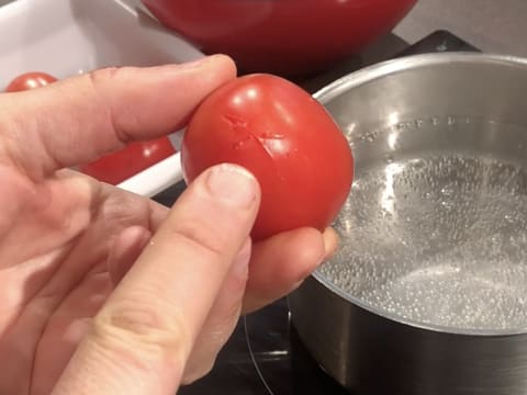 Croix taillée sur tomate