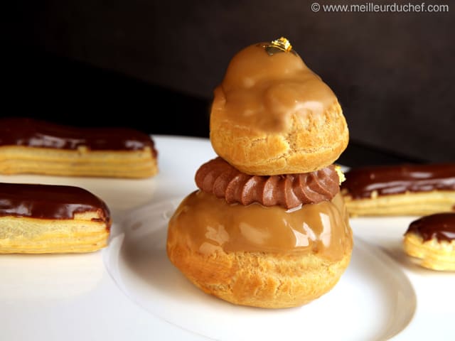 Religieuse au café