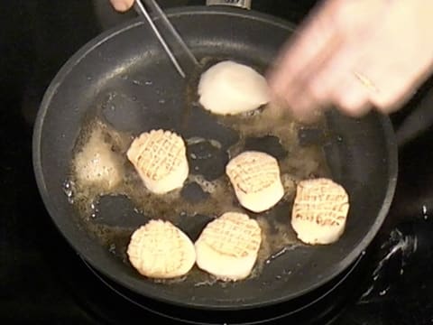 La Saint-Jacques en coquille végétale, rôtie au beurre mousseux et jus truffé - 44