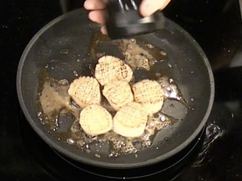 La Saint-Jacques en coquille végétale, rôtie au beurre mousseux et jus truffé - 45