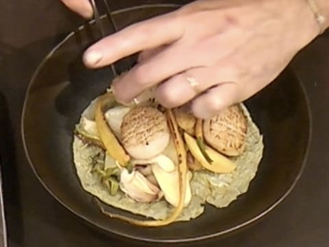 La Saint-Jacques en coquille végétale, rôtie au beurre mousseux et jus truffé - 48