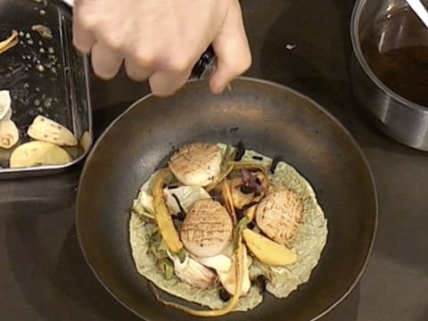 La Saint-Jacques en coquille végétale, rôtie au beurre mousseux et jus truffé - 52