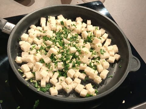 Salade aux nuggets de poulet épicés - 16