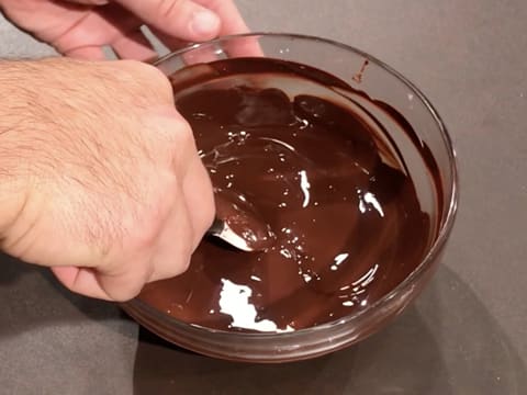 Mélange du chocolat noir fondu