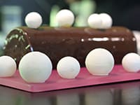 Sphères en chocolat blanc