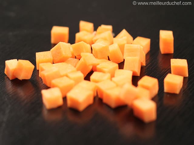 Tailler en Macédoine (cubes 0,5 cm de côtés)