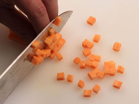 Tailler en Macédoine (cubes 0,5 cm de côtés) - 7