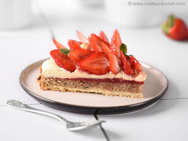 Tarte à la fraise sur son moelleux noisette