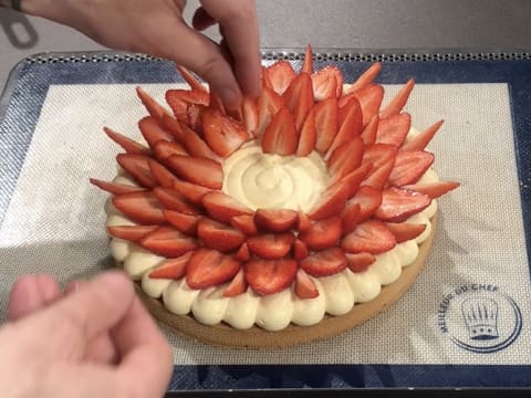 Tarte à la fraise sur son moelleux noisette - 107