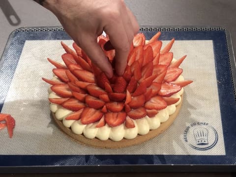 Tarte à la fraise sur son moelleux noisette - 108