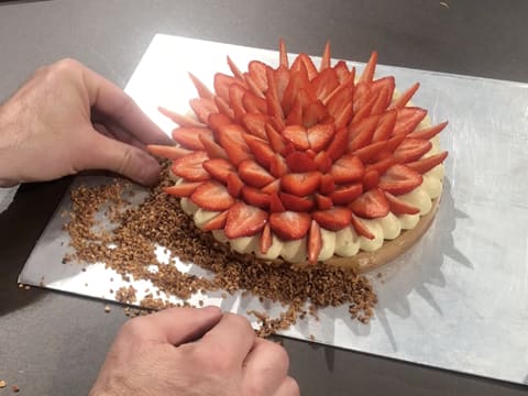 Tarte à la fraise sur son moelleux noisette - 112