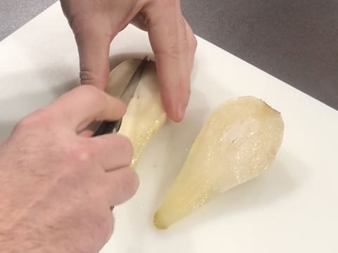 Poire coupée en deux