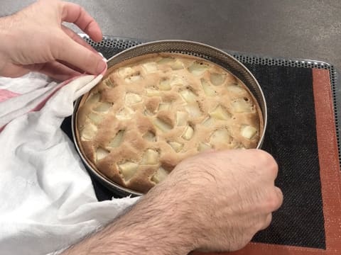 Cercle retiré de la tarte aux poires