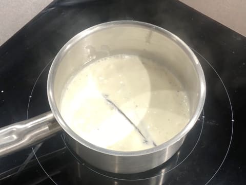 Crème chaude dans casserole
