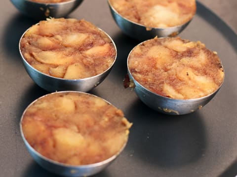 Tartelette aux pommes façon spéculoos et dôme en chocolat - 21