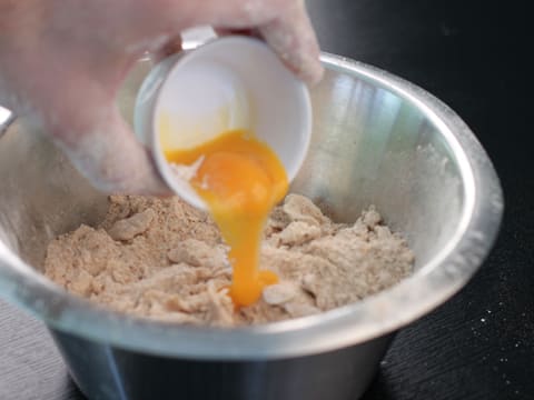 Tartelette aux pommes façon spéculoos et dôme en chocolat - 9