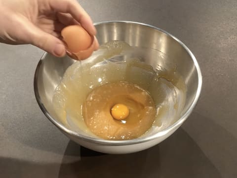 Ajout oeuf dans préparation