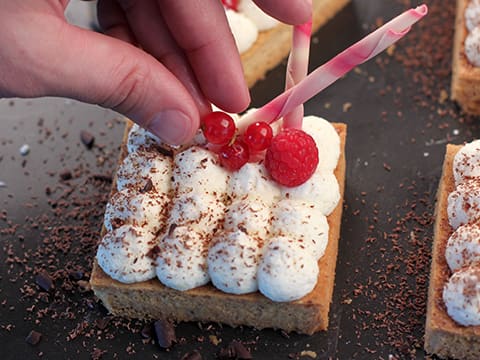 Tartelette au chocolat blanc, praliné et compotée de fruits rouges - 41