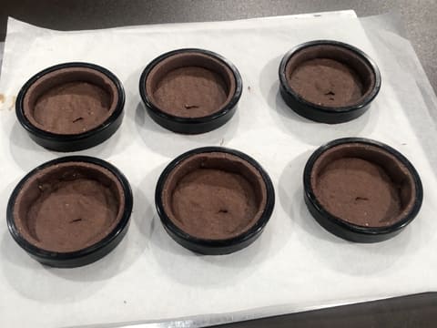 Tartelette chocolat noir et praliné feuilleté - 24