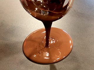 Tempérage du chocolat de couverture noir (méthode traditionnelle)