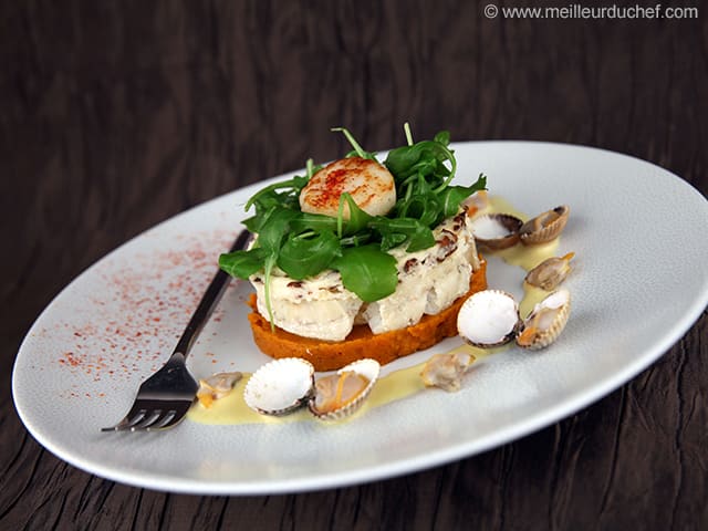 Turbot à la mousseline de Saint-Jacques et girolles sur son écrasé de potimarron