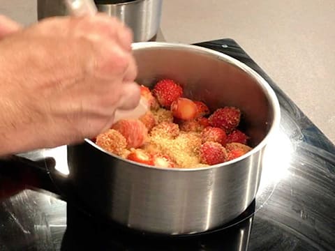 Petit cake en verrine au citron/basilic et confit de fraise - 7