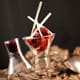 Verrine de fruits frais, meringue et sorbet glacé aux fruits rouges