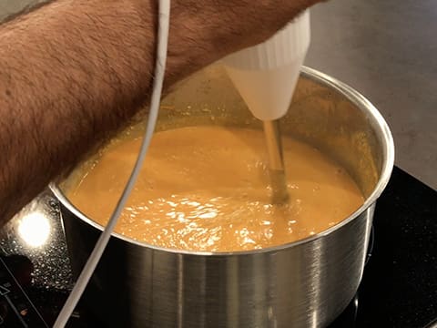 Verrine de velouté de potiron, chantilly au lard fumé et truffe noire - 29