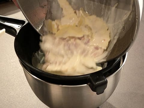 Verrine de velouté de potiron, chantilly au lard fumé et truffe noire - 46