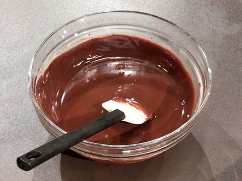 The chocolate preparation is smooth and homogeneous