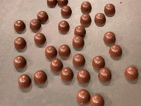 Chocolates with Praline Filling - 51