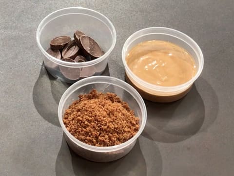 All ingredients for the crunchy coconut biscuit
