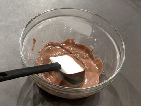 Melt the milk chocolate in a bowl