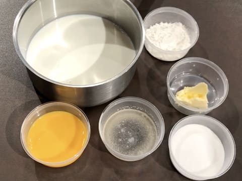 All ingredients for the Diplomat cream