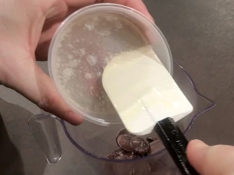 Place the rehydrated gelatine over the dark chocolate chips in a pouring jug