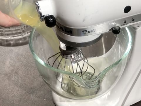Pour the egg whites in the stand mixer bowl fitted with the whisk