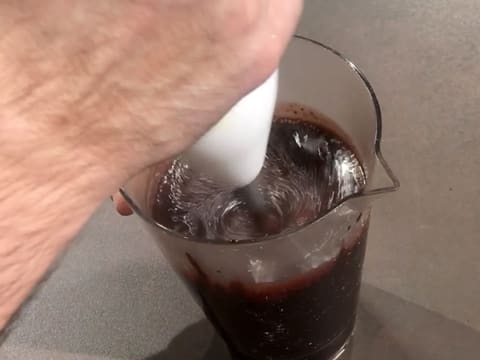Mix the chocolate preparation with a hand blender