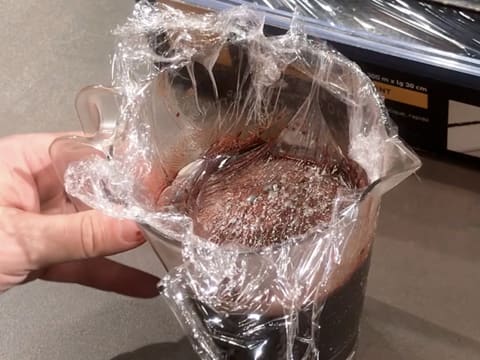 Cover the chocolate icing with cling film