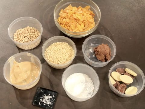 All ingredients for the crunchy disc