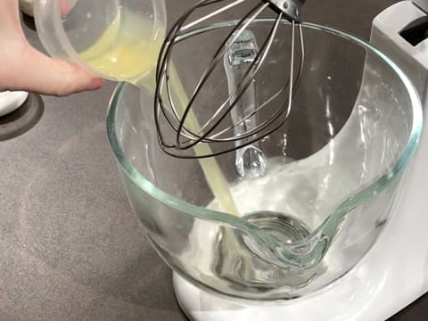 Pour the egg whites in the stand mixer bowl fitted with the whisk